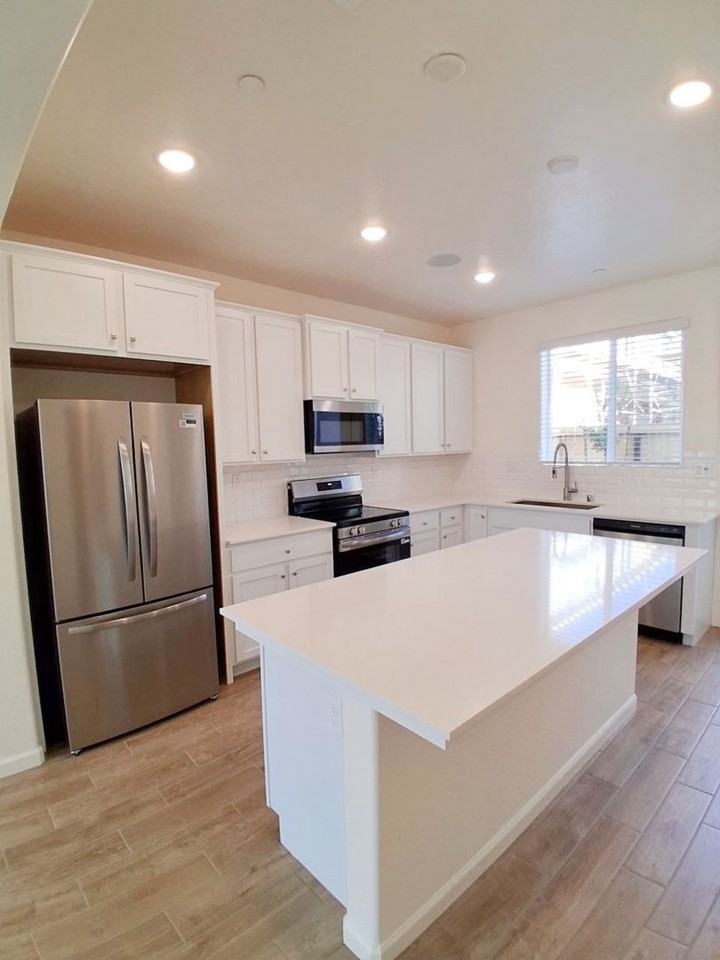 1501 Woodhill Ln - Photo 3 of 35