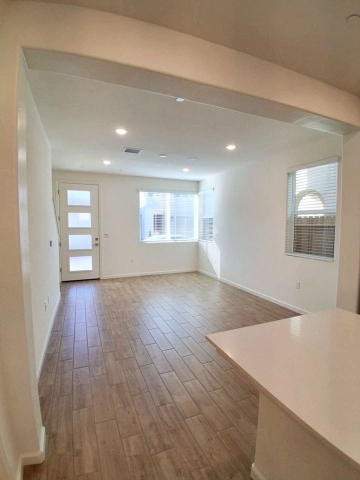 1501 Woodhill Ln - Photo 5 of 35