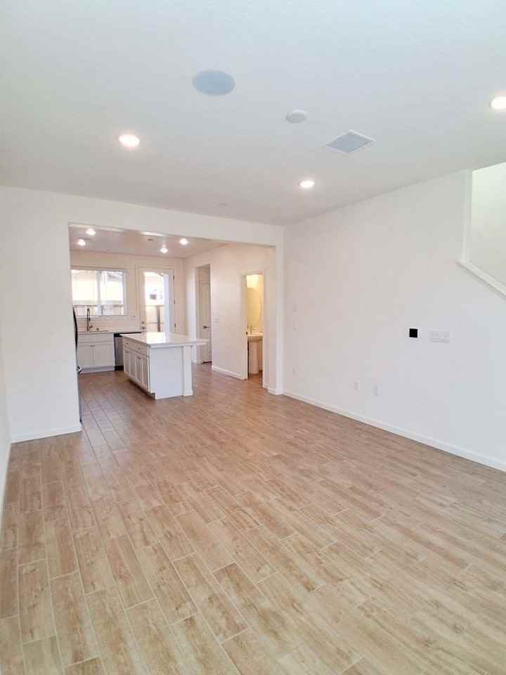 1501 Woodhill Ln - Photo 7 of 35