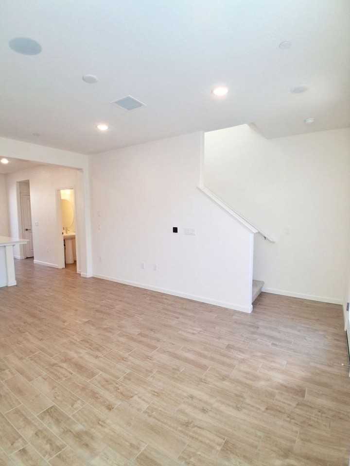1501 Woodhill Ln - Photo 6 of 35