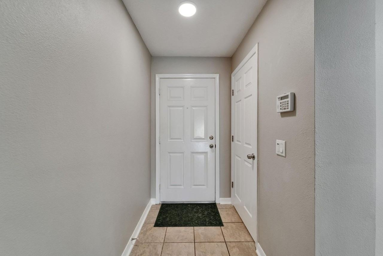 10840 Lake Saint Charles Blvd - Photo 4 of 35