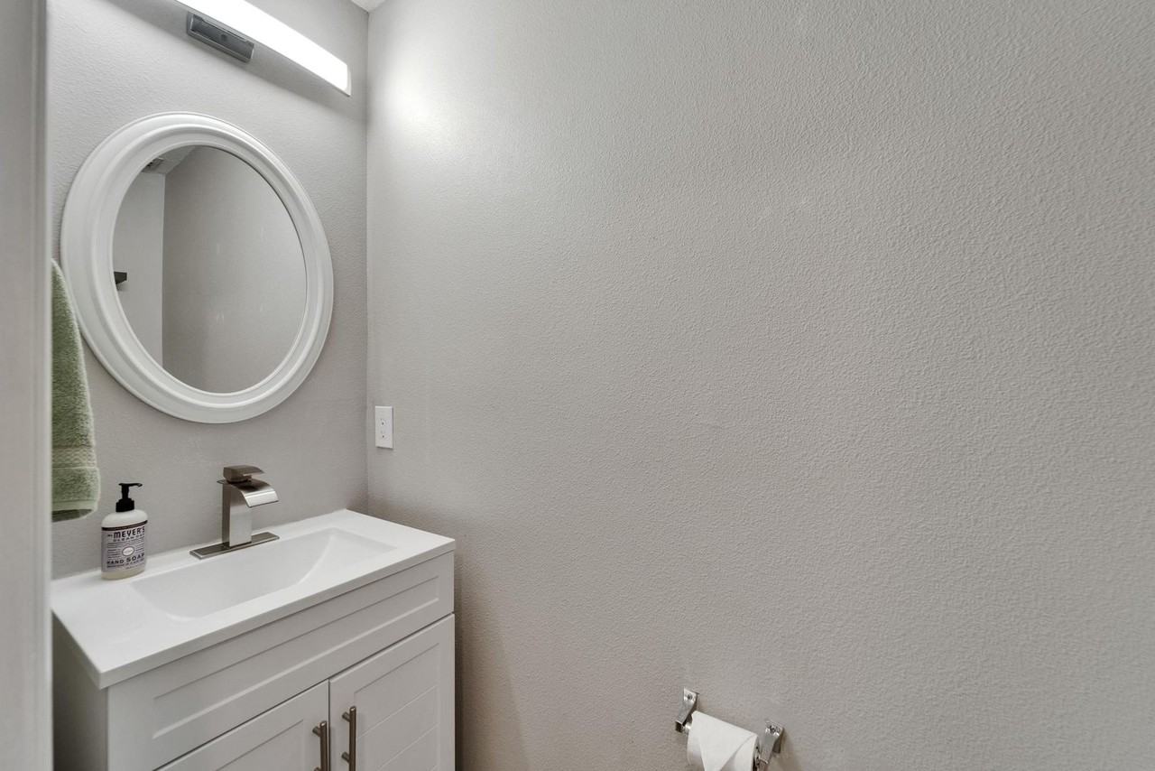 10840 Lake Saint Charles Blvd - Photo 6 of 35