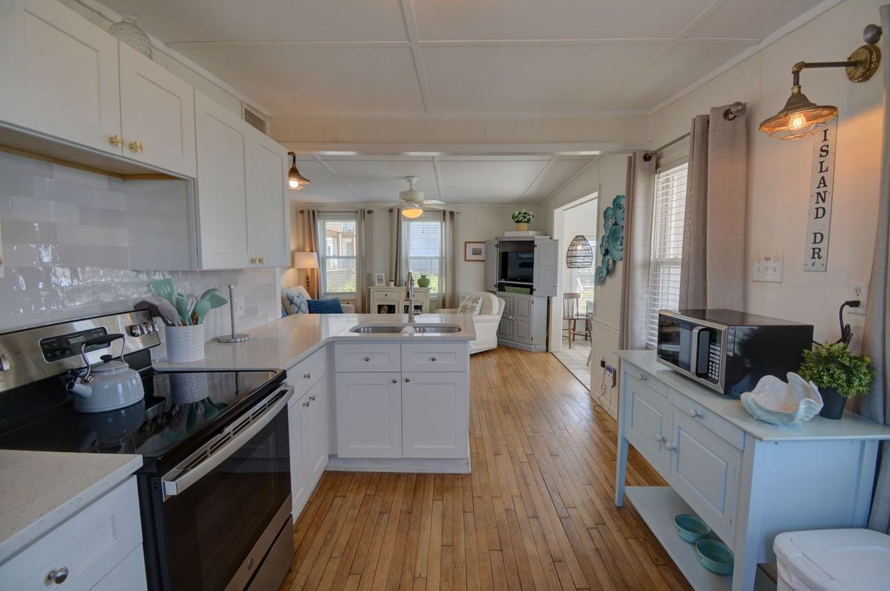 3794 Island Dr - Photo 5 of 29