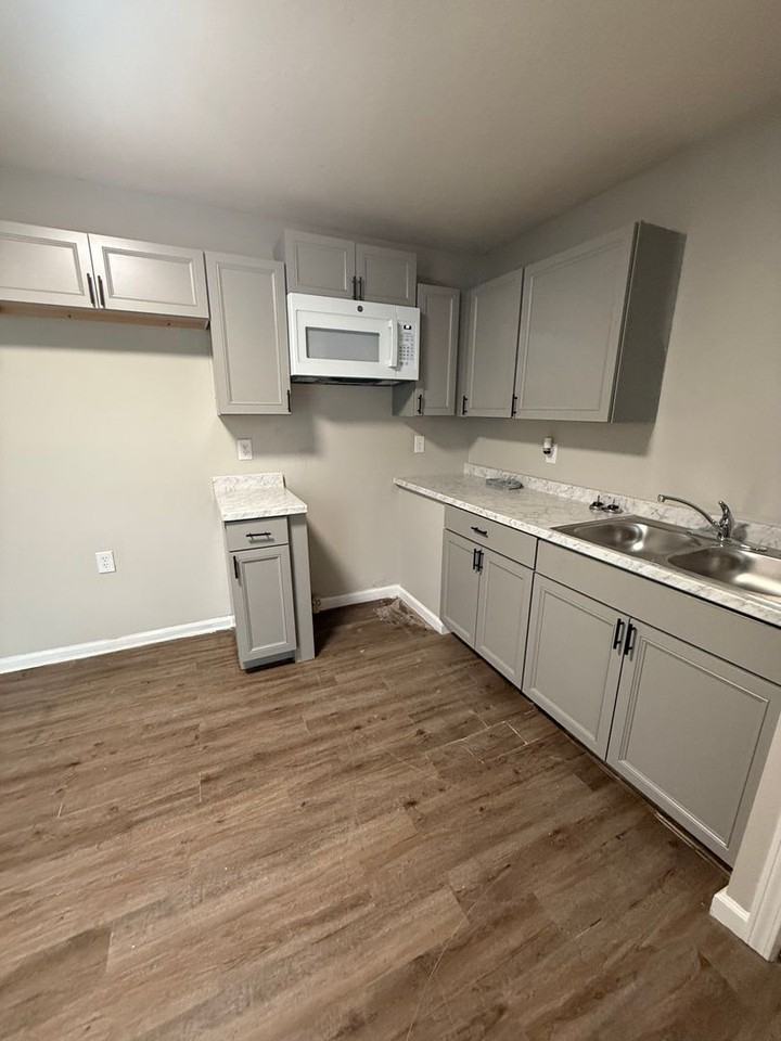 802 Riviera Dr - Photo 3 of 6