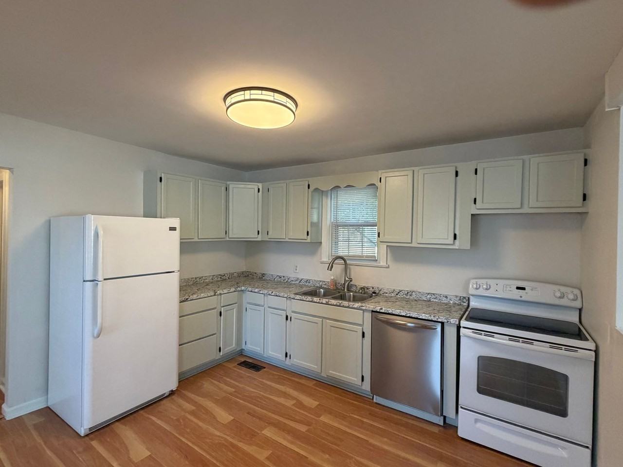 62 Lutie St - Photo 3 of 16