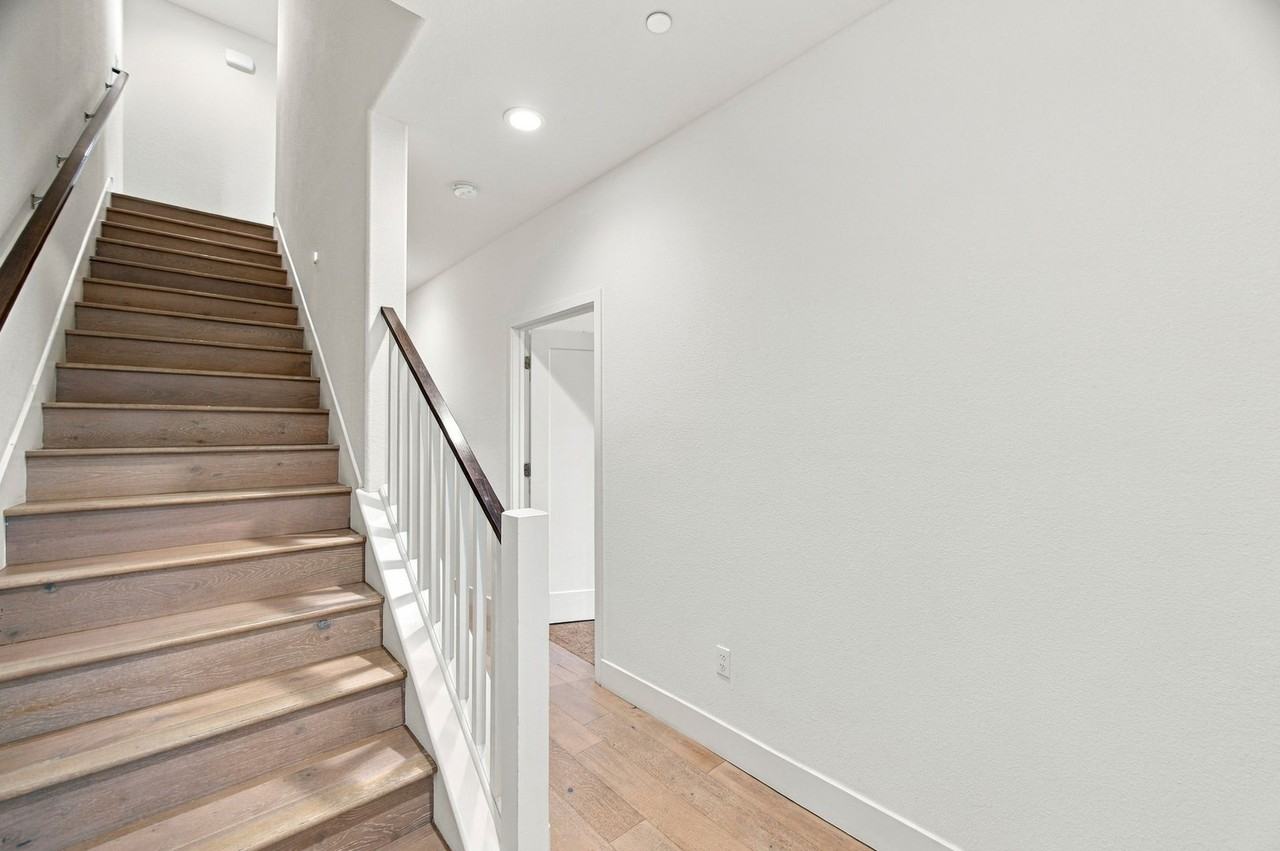 8564 Seawind Way - Photo 4 of 46