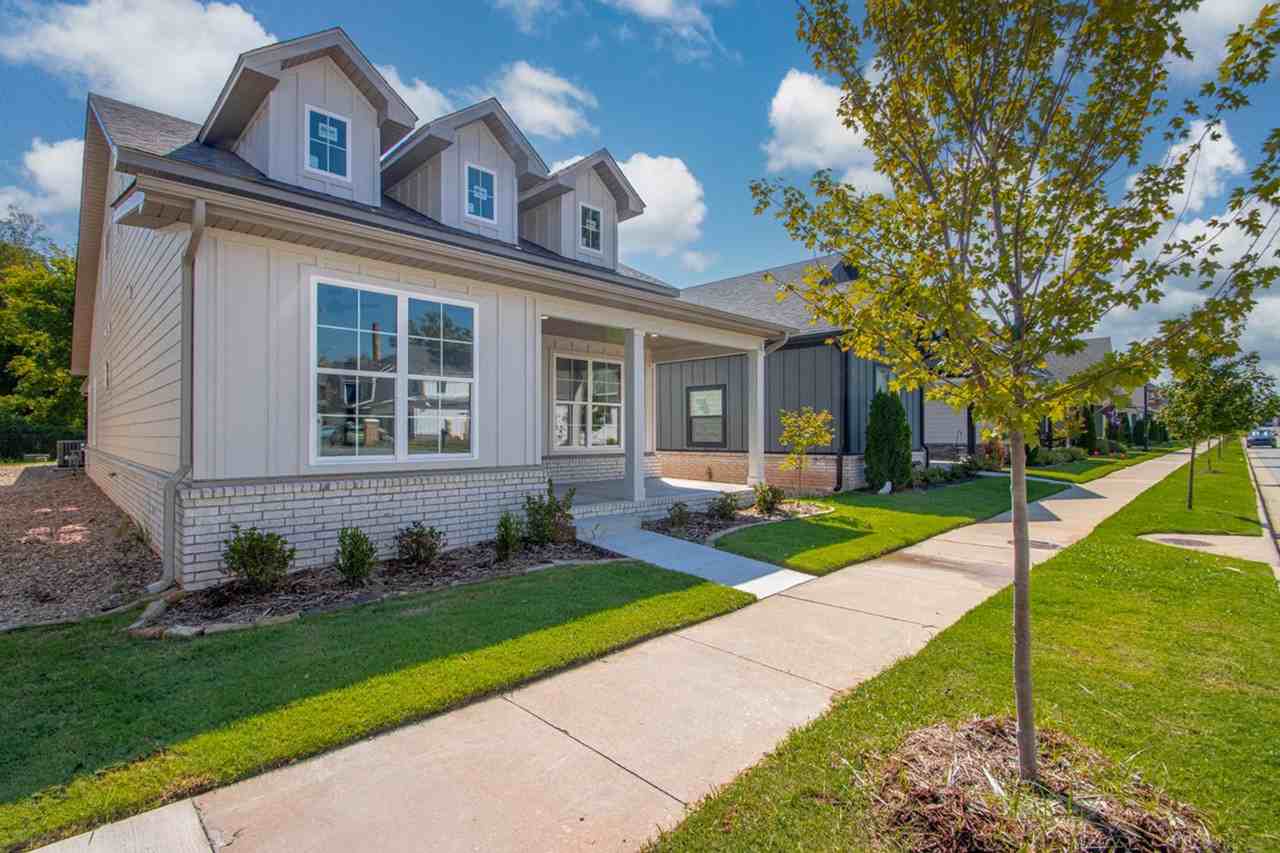 420 Gardens Ln - Photo 3 of 39