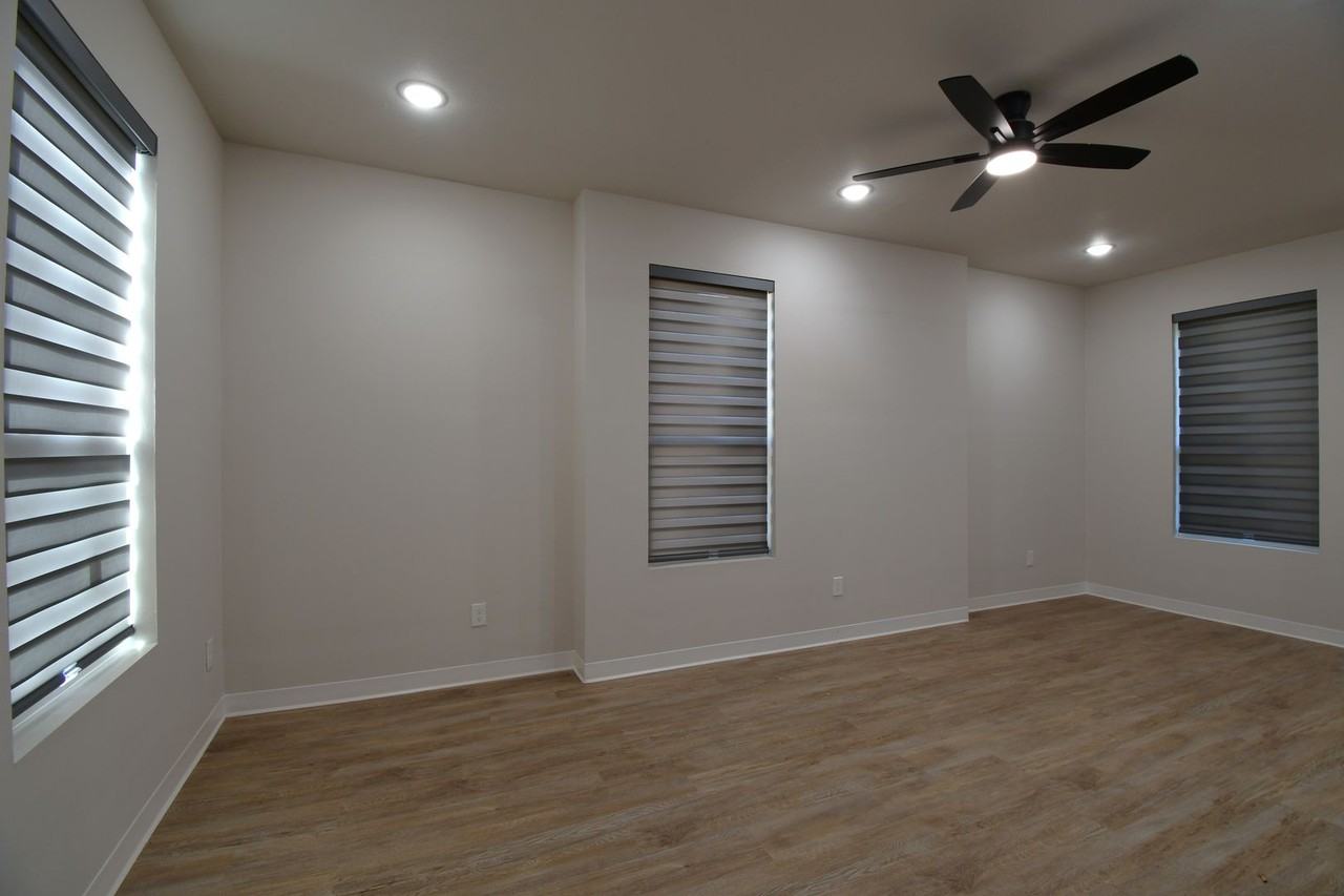 1204 E Earle St - Photo 3 of 27