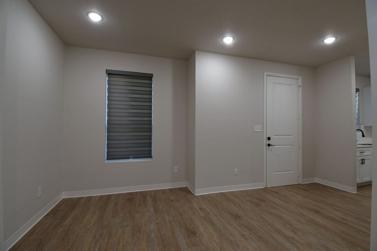 1204 E Earle St - Photo 5 of 27