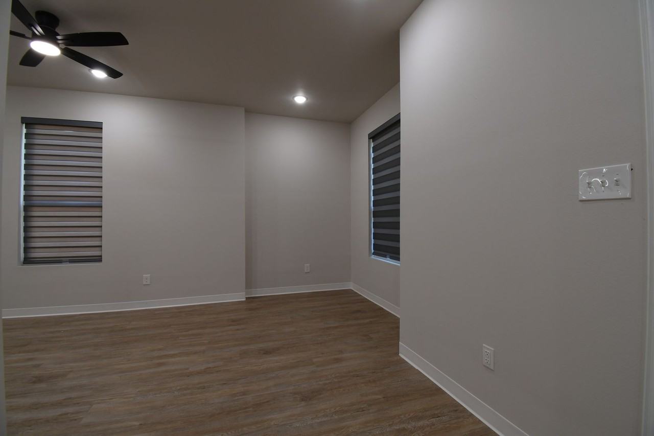 1204 E Earle St - Photo 6 of 27