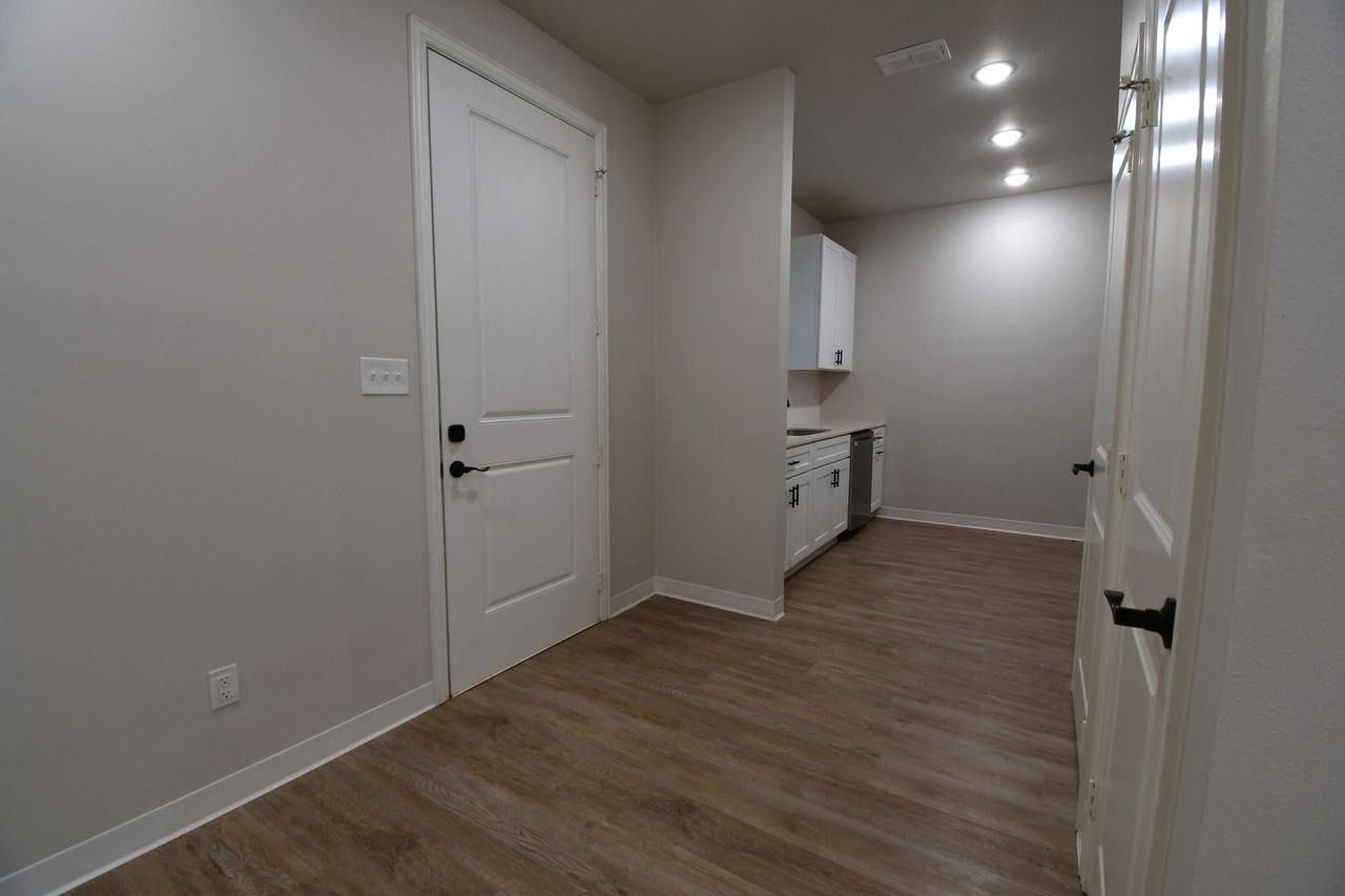 1204 E Earle St - Photo 7 of 27