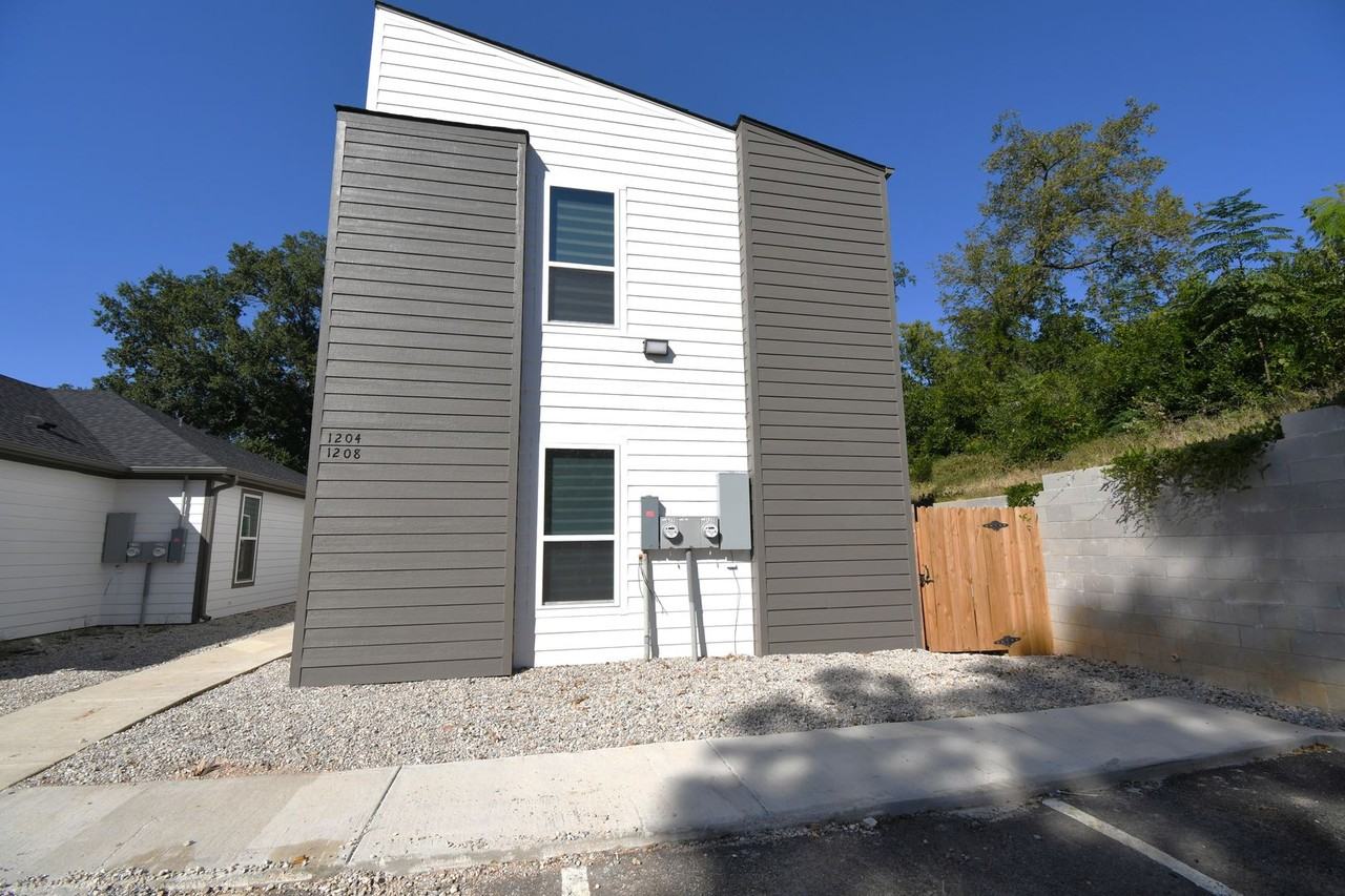 1208 E Earle St - Photo 2 of 31
