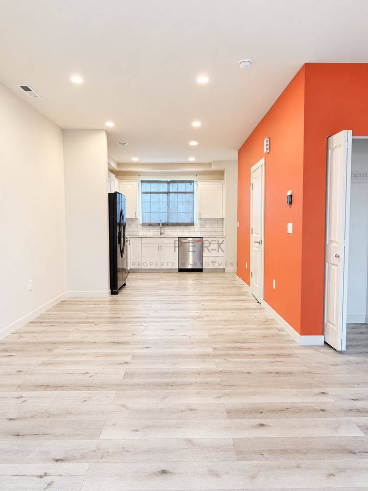334 9th Ave Se - Photo 4 of 17
