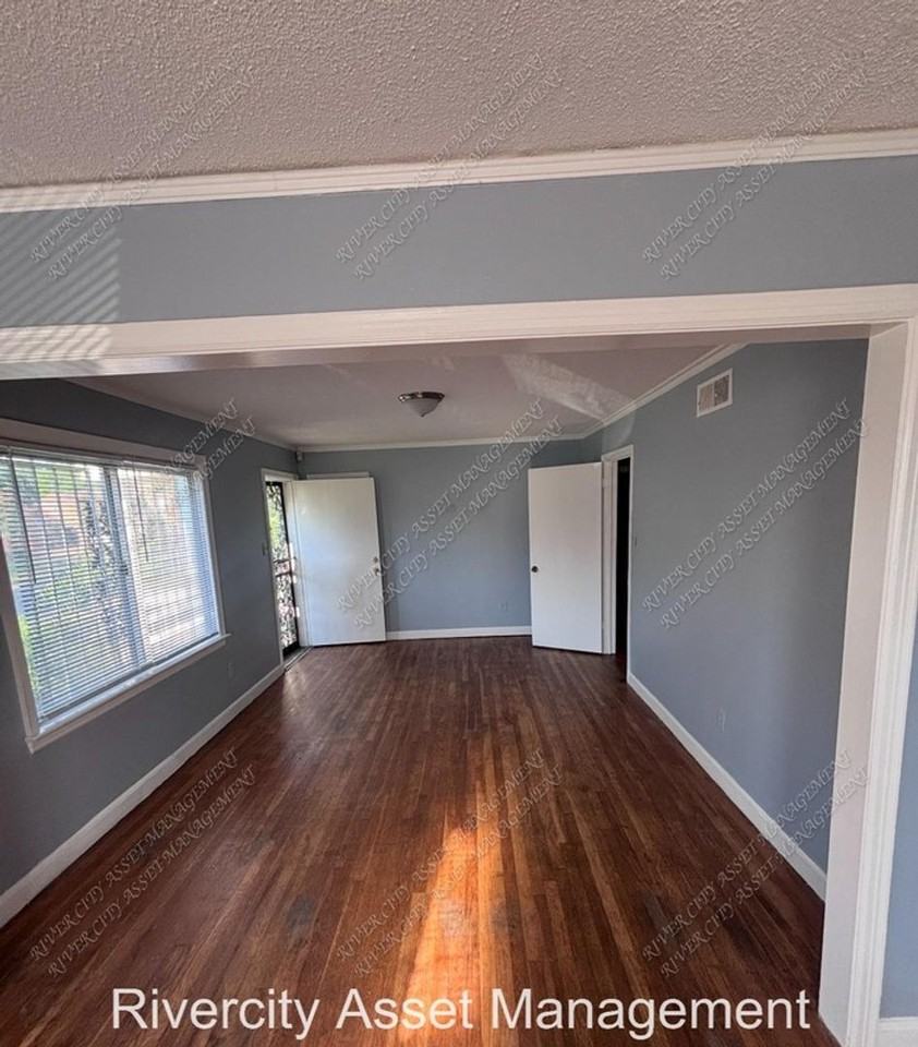 3237 Harris Ave - Photo 2 of 11