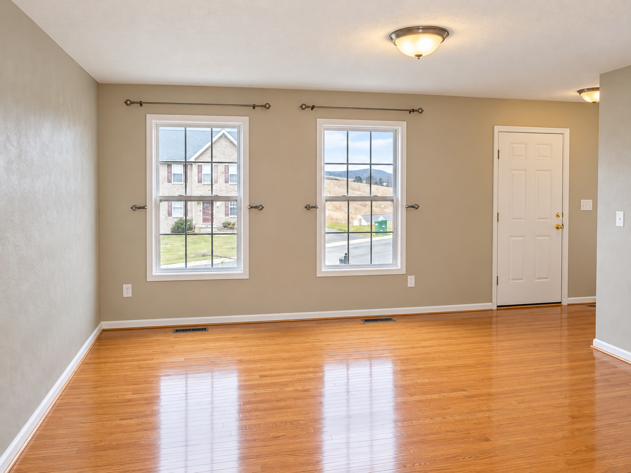 445 Majestic Dr - Photo 3 of 14