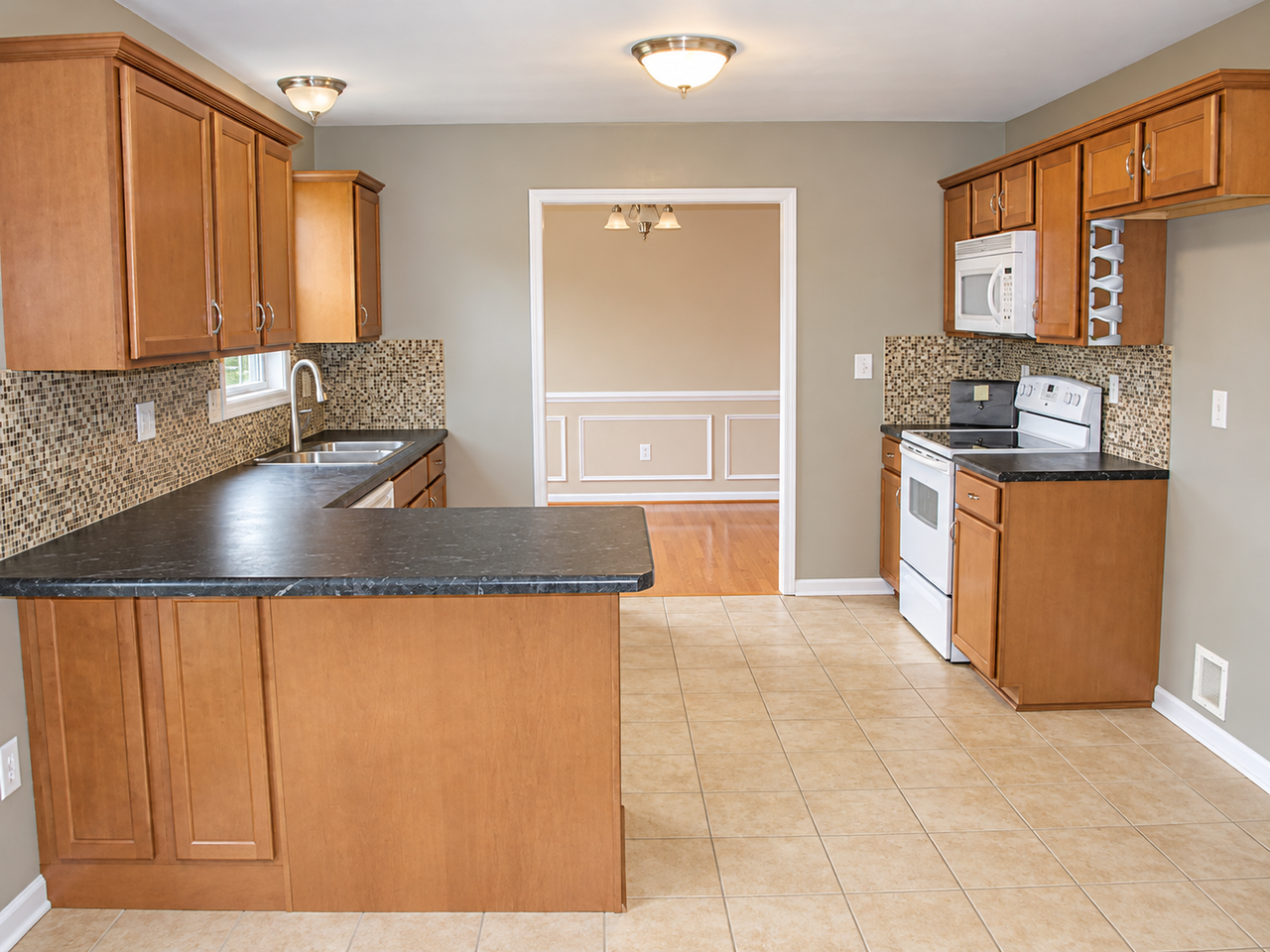445 Majestic Dr - Photo 6 of 14