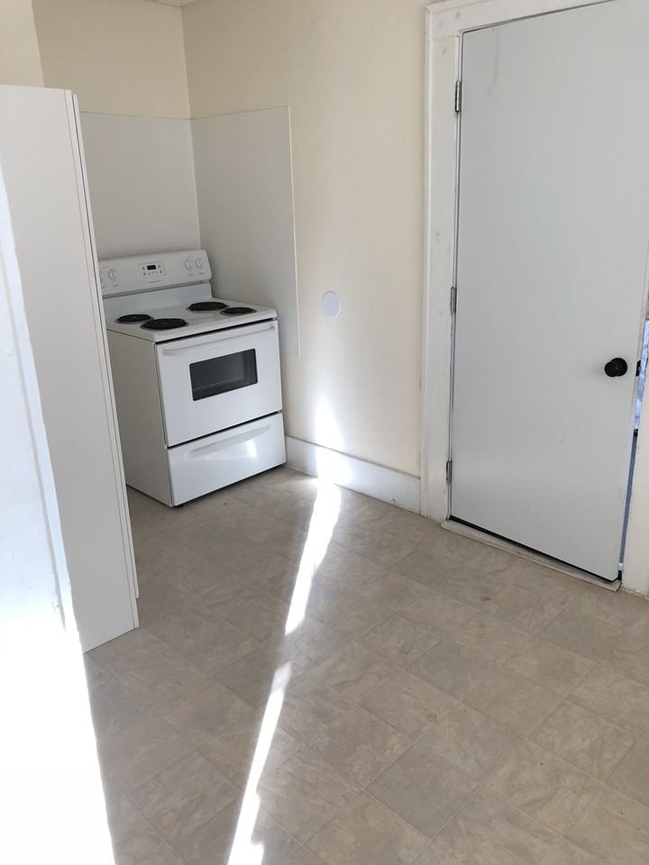 1502 W 2nd St N - Photo 3 of 7