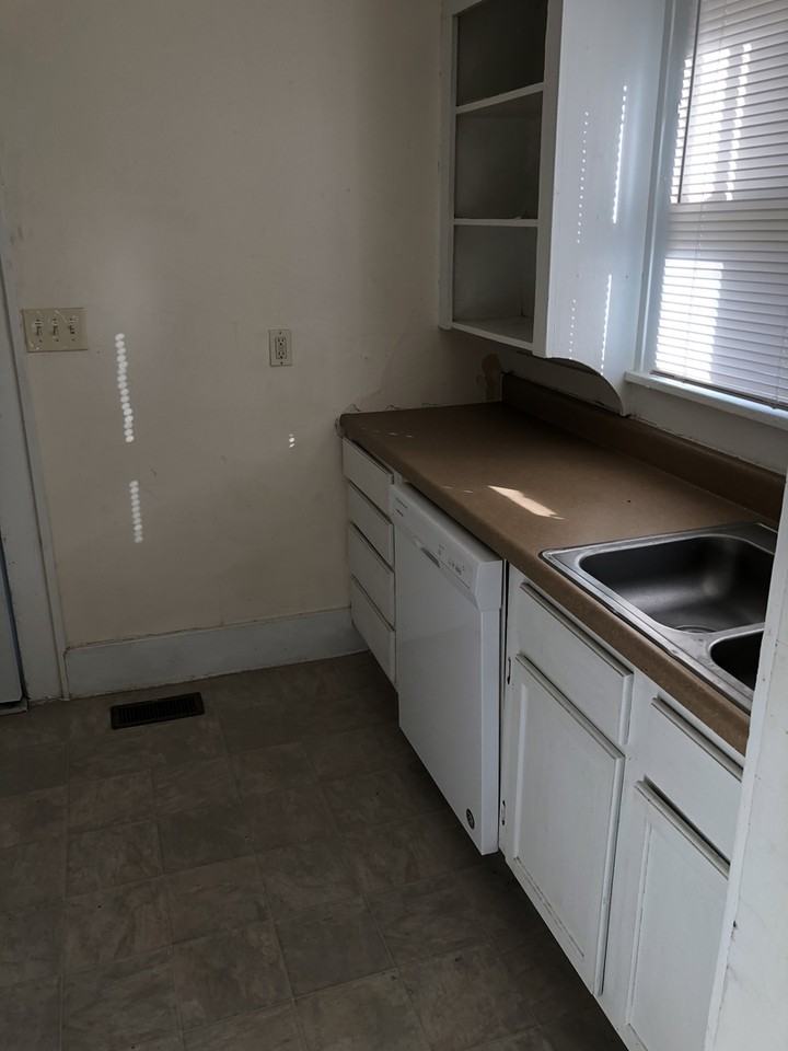 1502 W 2nd St N - Photo 4 of 7
