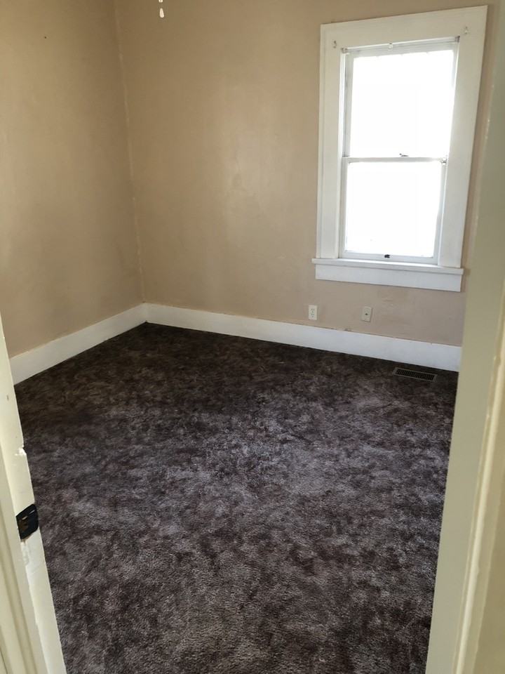 1502 W 2nd St N - Photo 5 of 7