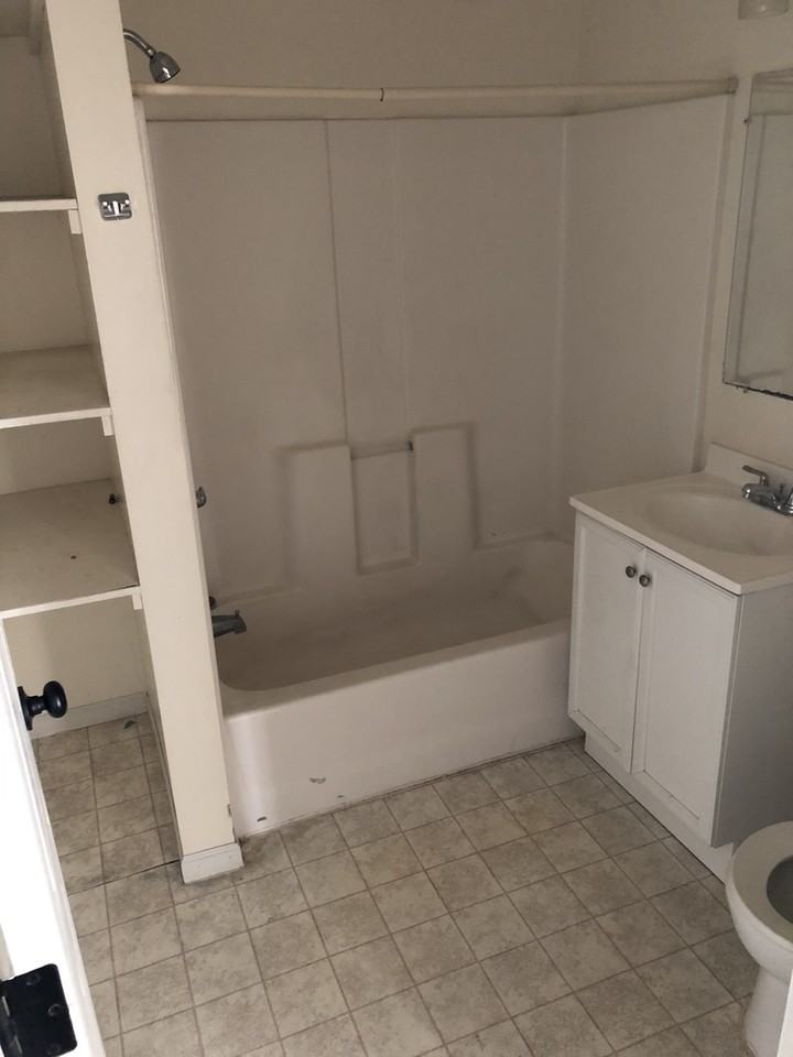 1502 W 2nd St N - Photo 6 of 7