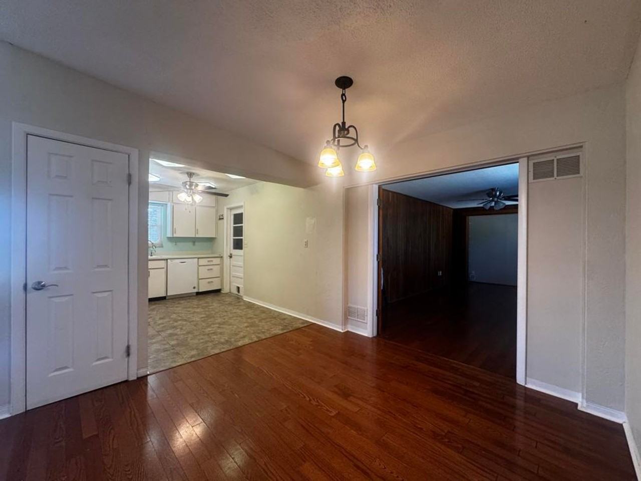 123 Bridgeport Rd - Photo 6 of 25