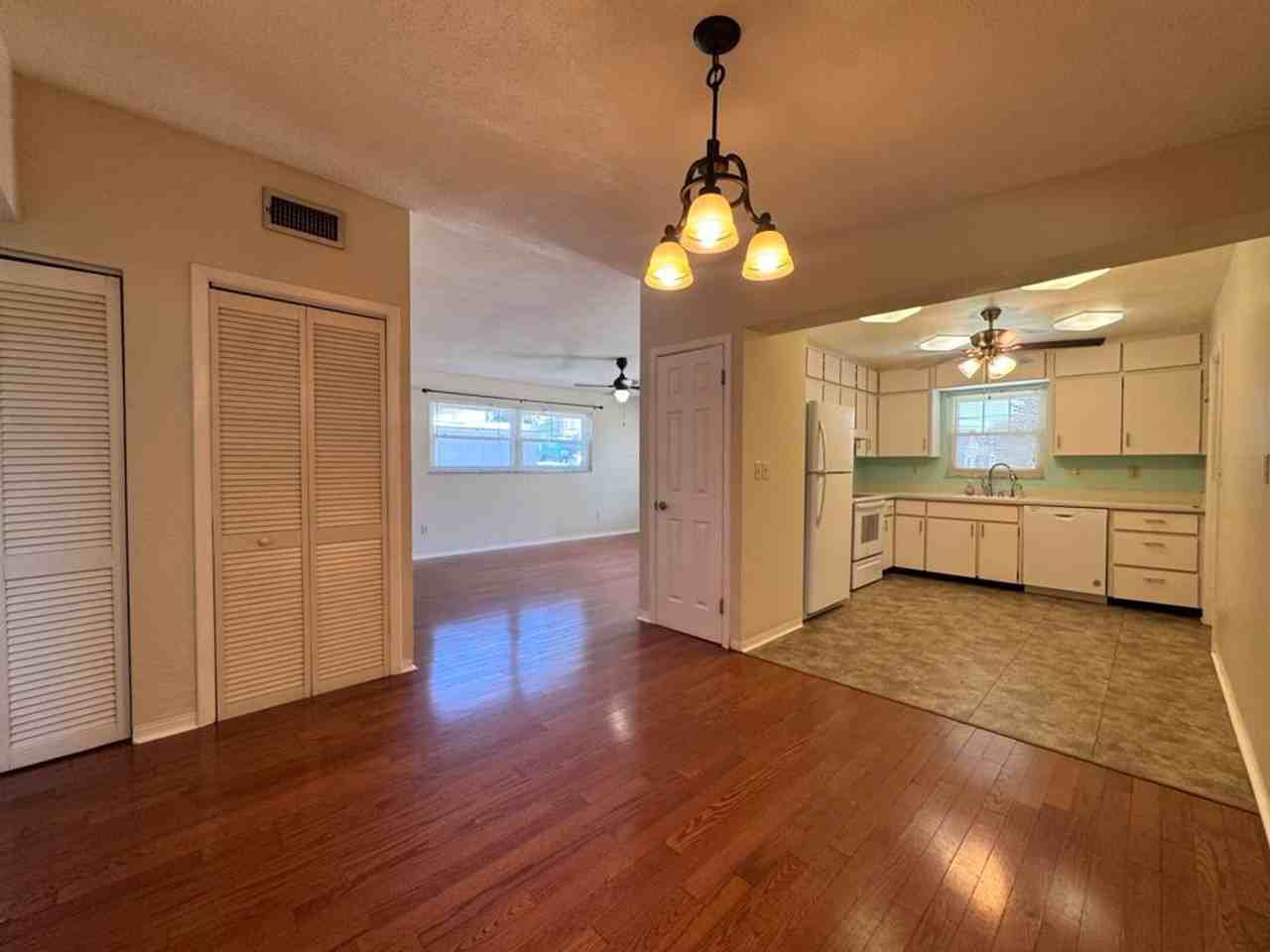 123 Bridgeport Rd - Photo 7 of 25