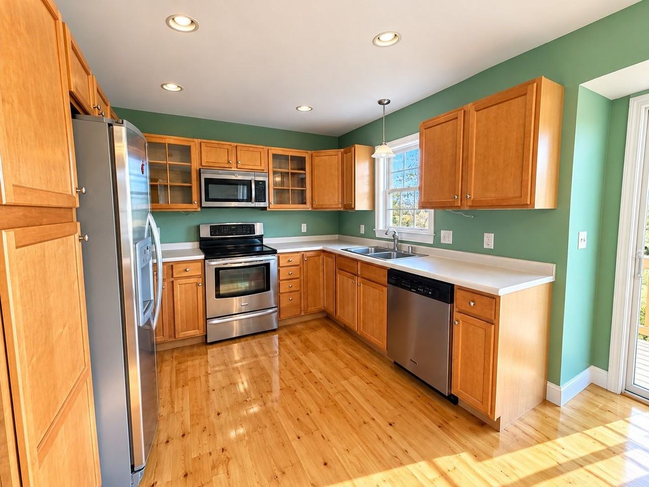 93 Winterbell Dr - Photo 2 of 32