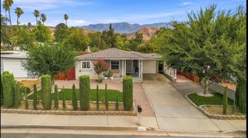featured image of 831 W George St