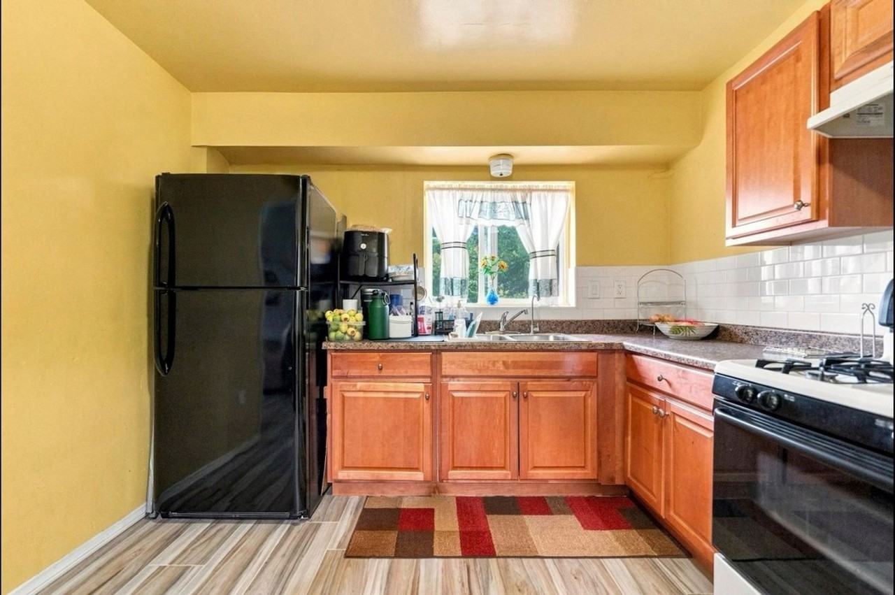 831 W George St - Photo 2 of 11