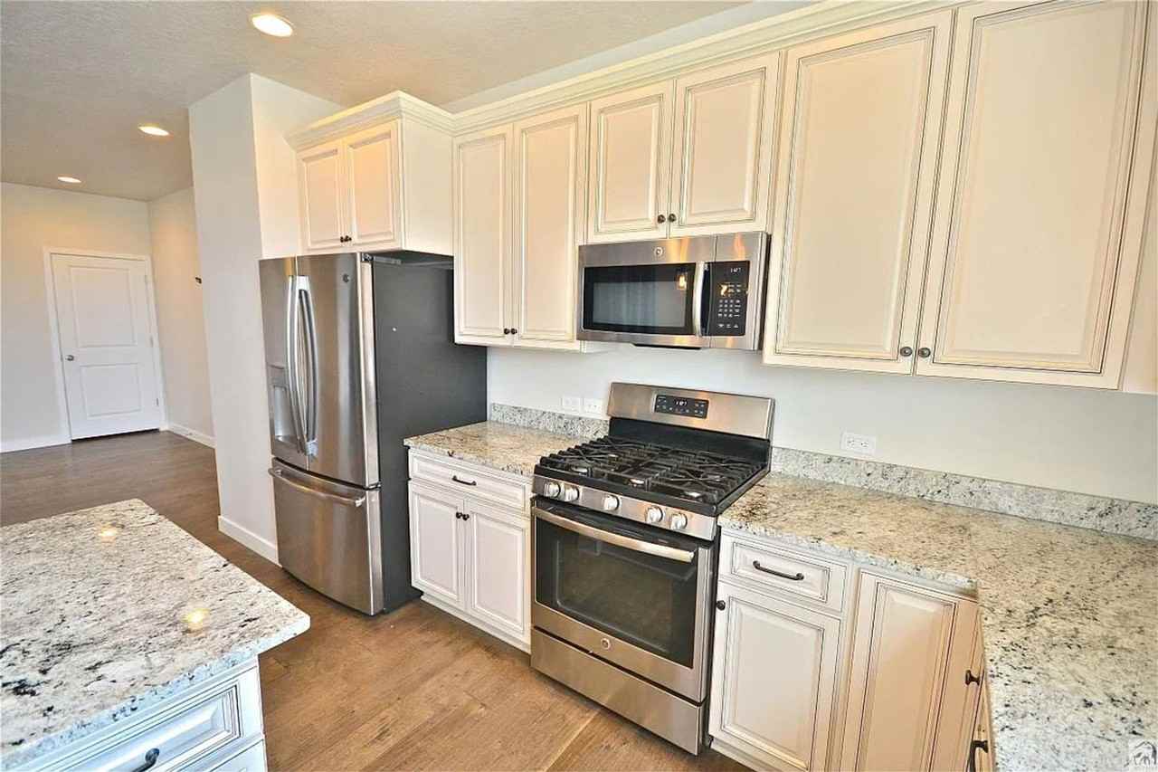 3486 W Waterbury Dr - Photo 5 of 29
