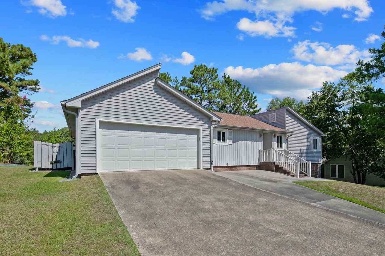 401 Carolina Way - Photo 2 of 34