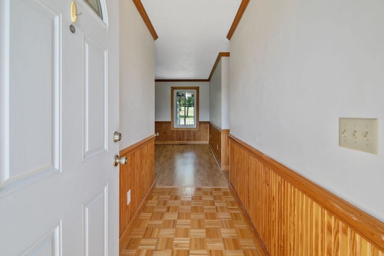 401 Carolina Way - Photo 5 of 34