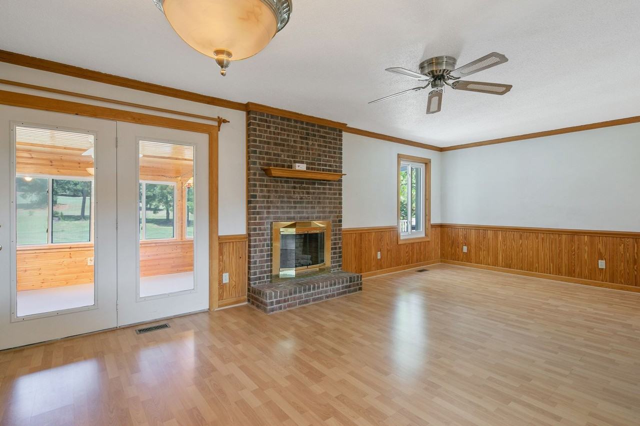 401 Carolina Way - Photo 7 of 34