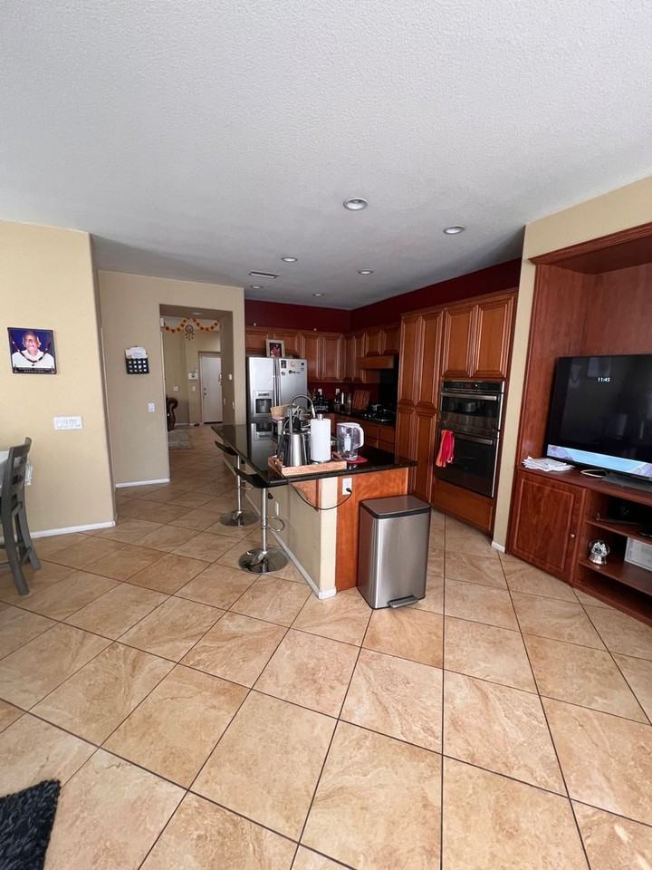 258 W Pebble Creek Ln - Photo 3 of 13