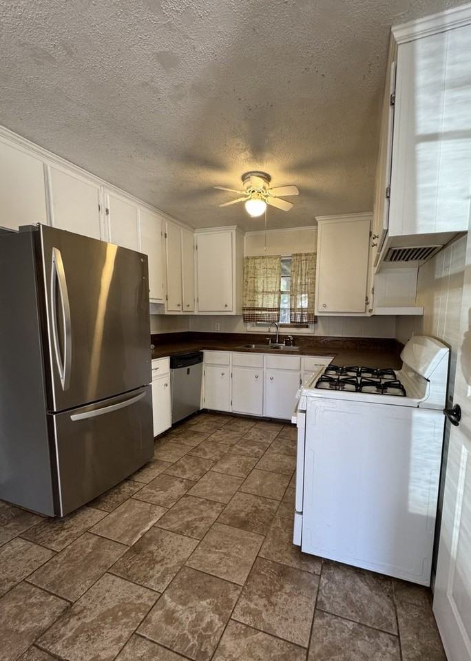 2103 Kimberly St - Photo 5 of 7
