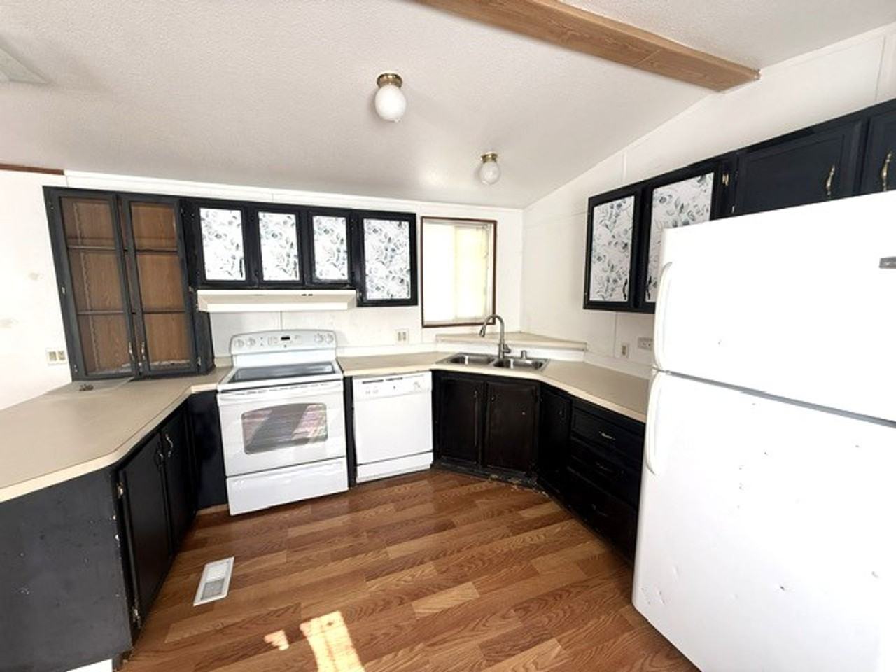 10954 Woods Ct - Photo 3 of 15