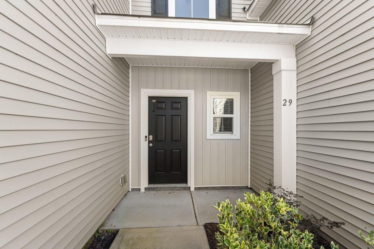 29 Lawley Ct - Photo 3 of 50