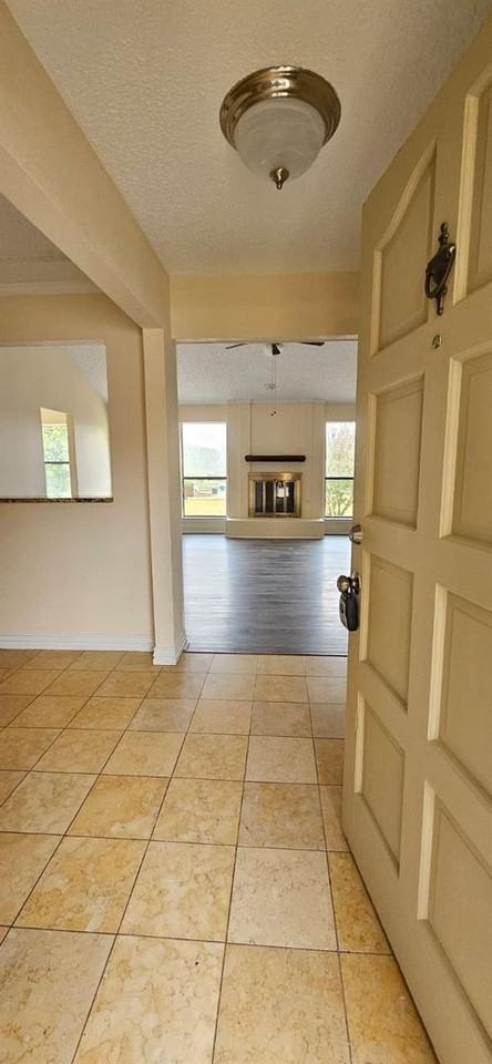 1721 Saint James Dr - Photo 2 of 30