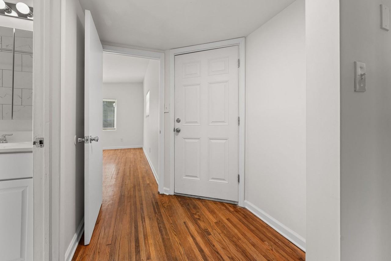 227 S Summerlin Ave - Photo 3 of 24