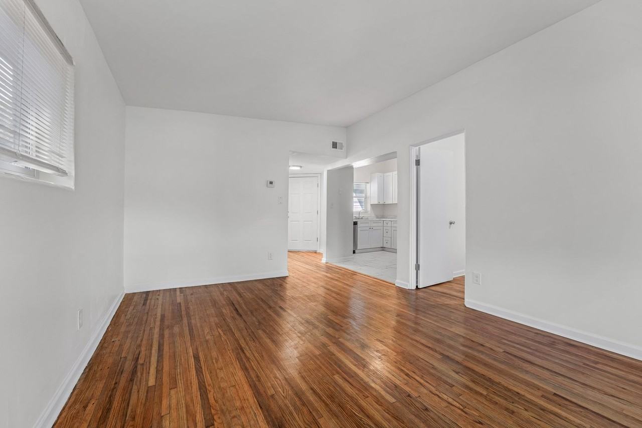 227 S Summerlin Ave - Photo 7 of 24