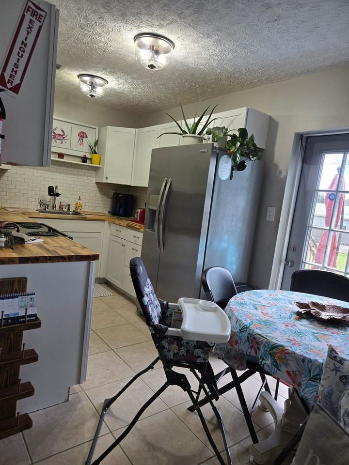 2423 Rollins Ave - Photo 5 of 25