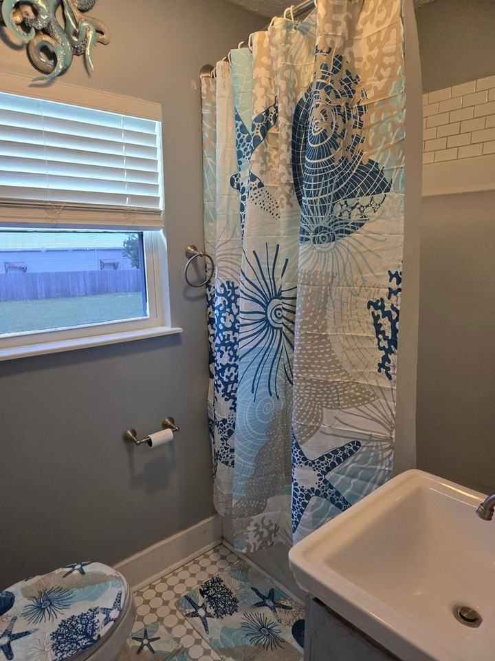 2423 Rollins Ave - Photo 6 of 25