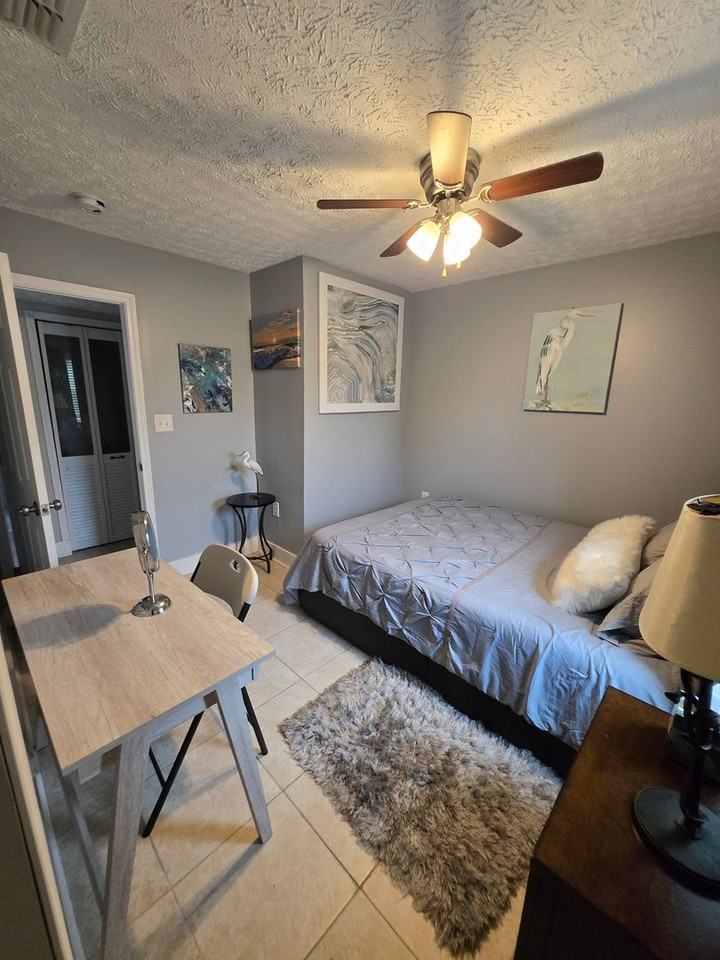 2423 Rollins Ave - Photo 7 of 25