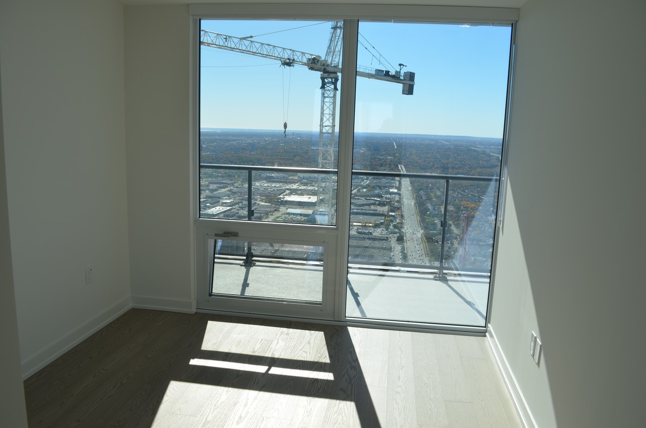 448 Burnhamthorpe Road West #6712 - Photo 4 of 10