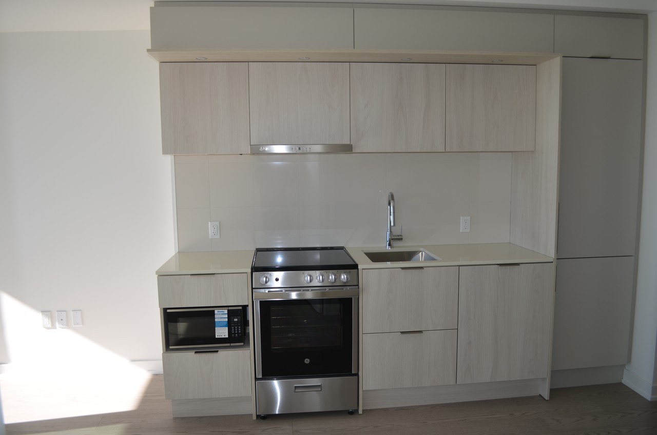 448 Burnhamthorpe Road West #6712 - Photo 7 of 10