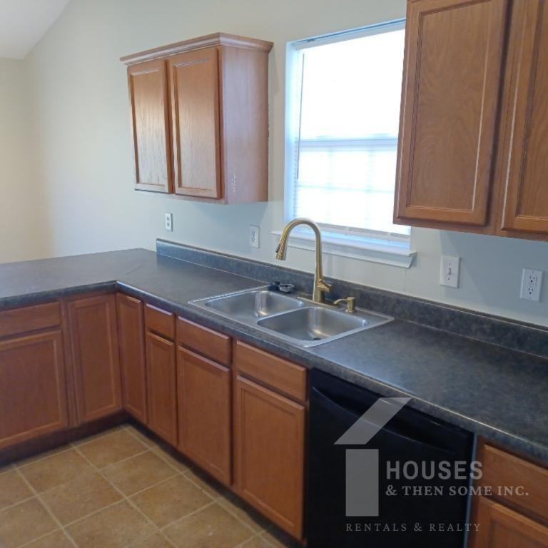 608 Chloe Faith Ct - Photo 4 of 21