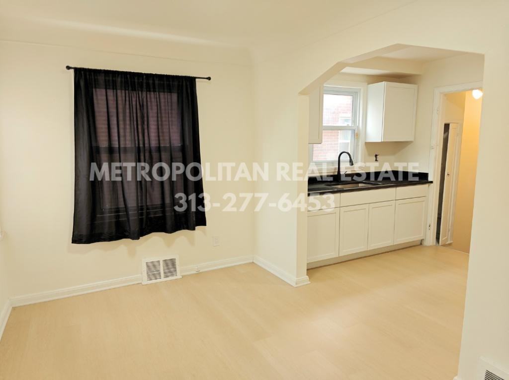8527 Whitcomb St - Photo 4 of 11