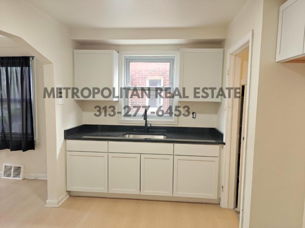 8527 Whitcomb St - Photo 5 of 11