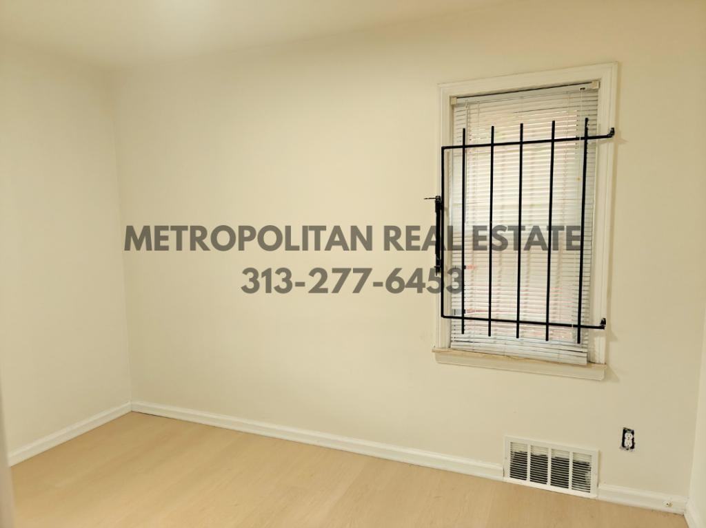 8527 Whitcomb St - Photo 7 of 11