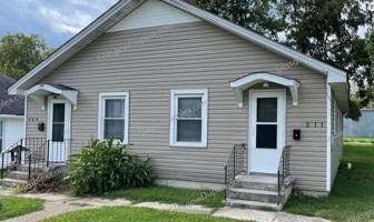 featured image of 211 N Lewis St